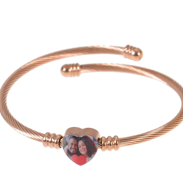 Personalized Bracelets for Couples: A Symbol of Love and Commitment