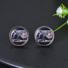 round earrings with picture